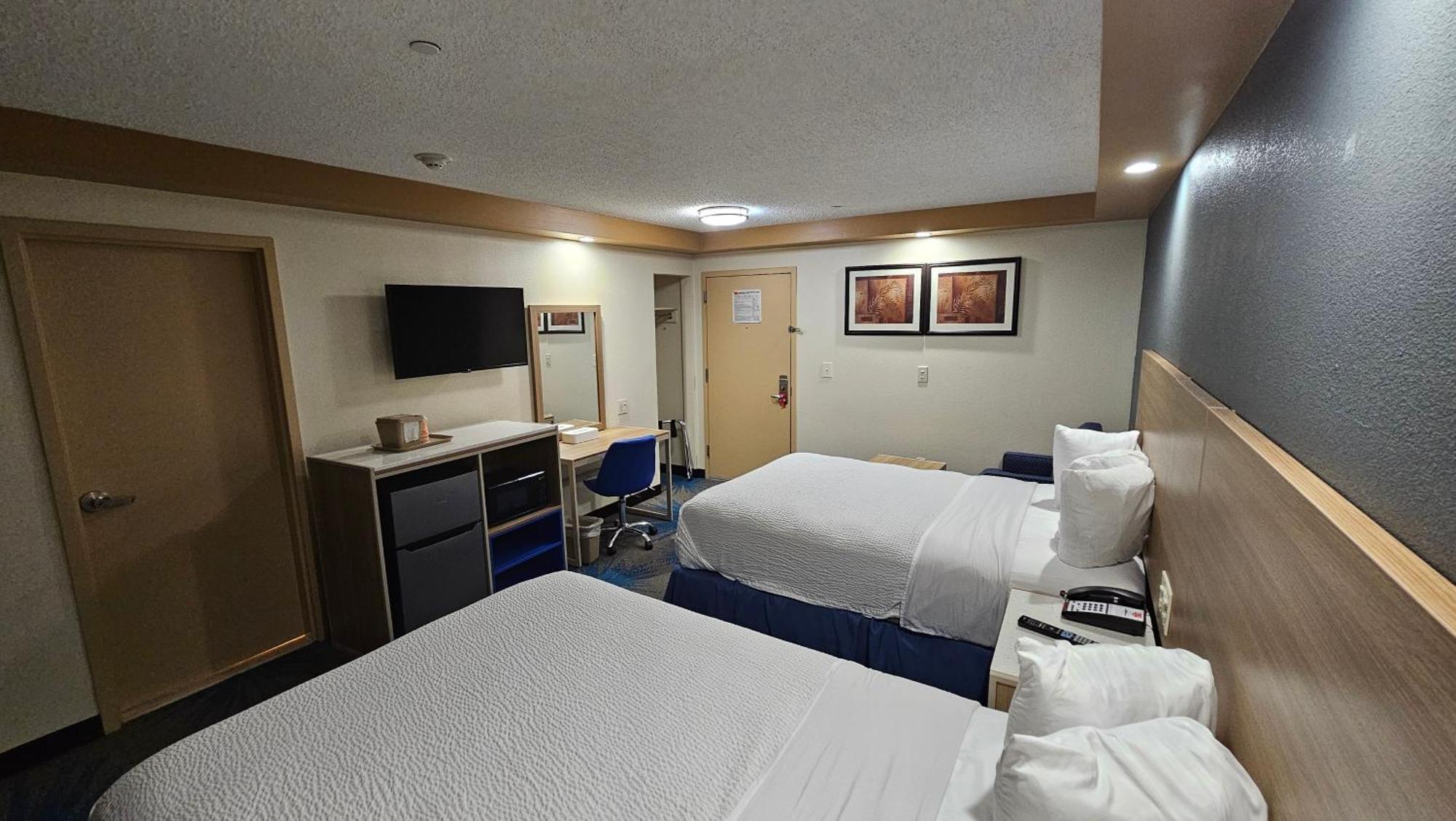 Econo Lodge Woodbridge Iselin Eksteriør bilde