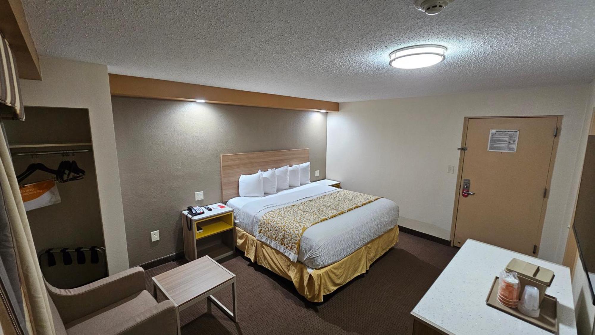 Econo Lodge Woodbridge Iselin Eksteriør bilde