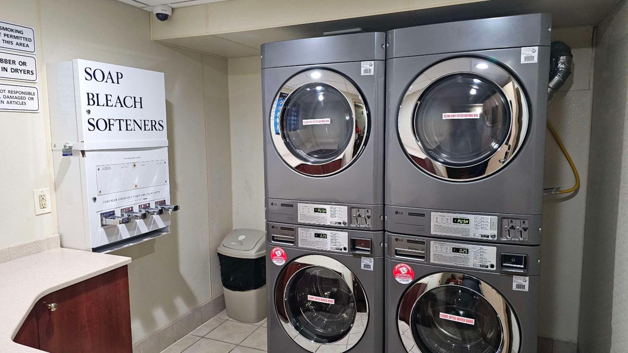 Econo Lodge Woodbridge Iselin Eksteriør bilde