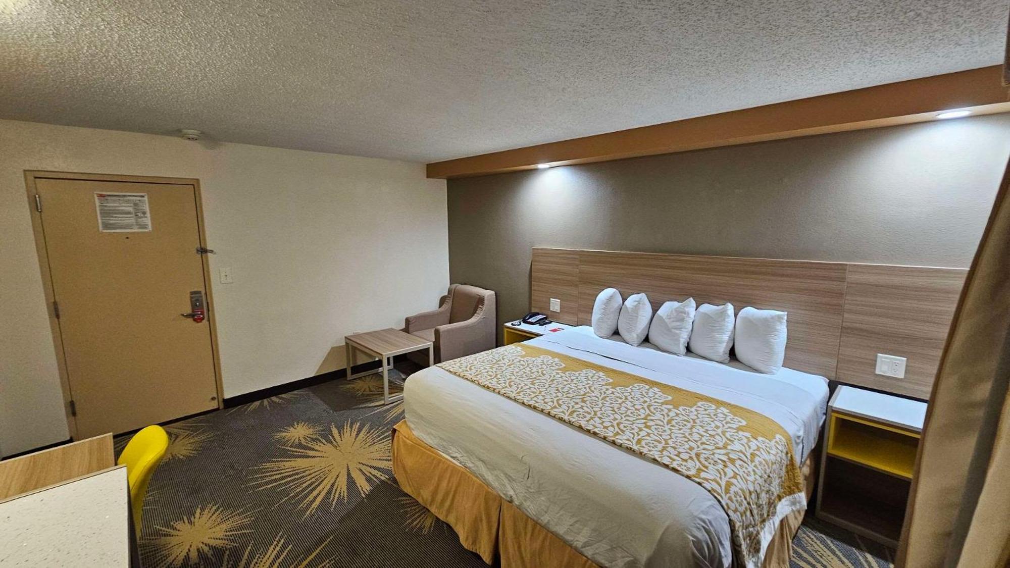 Econo Lodge Woodbridge Iselin Eksteriør bilde