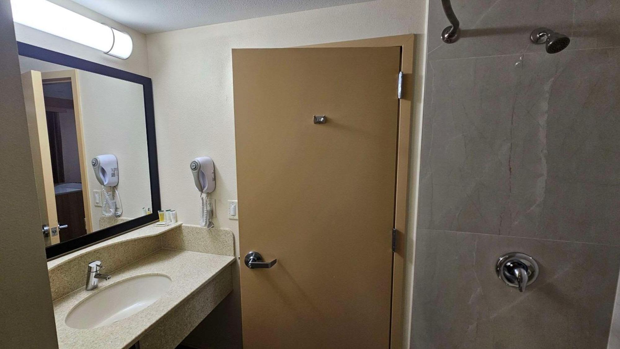Econo Lodge Woodbridge Iselin Eksteriør bilde