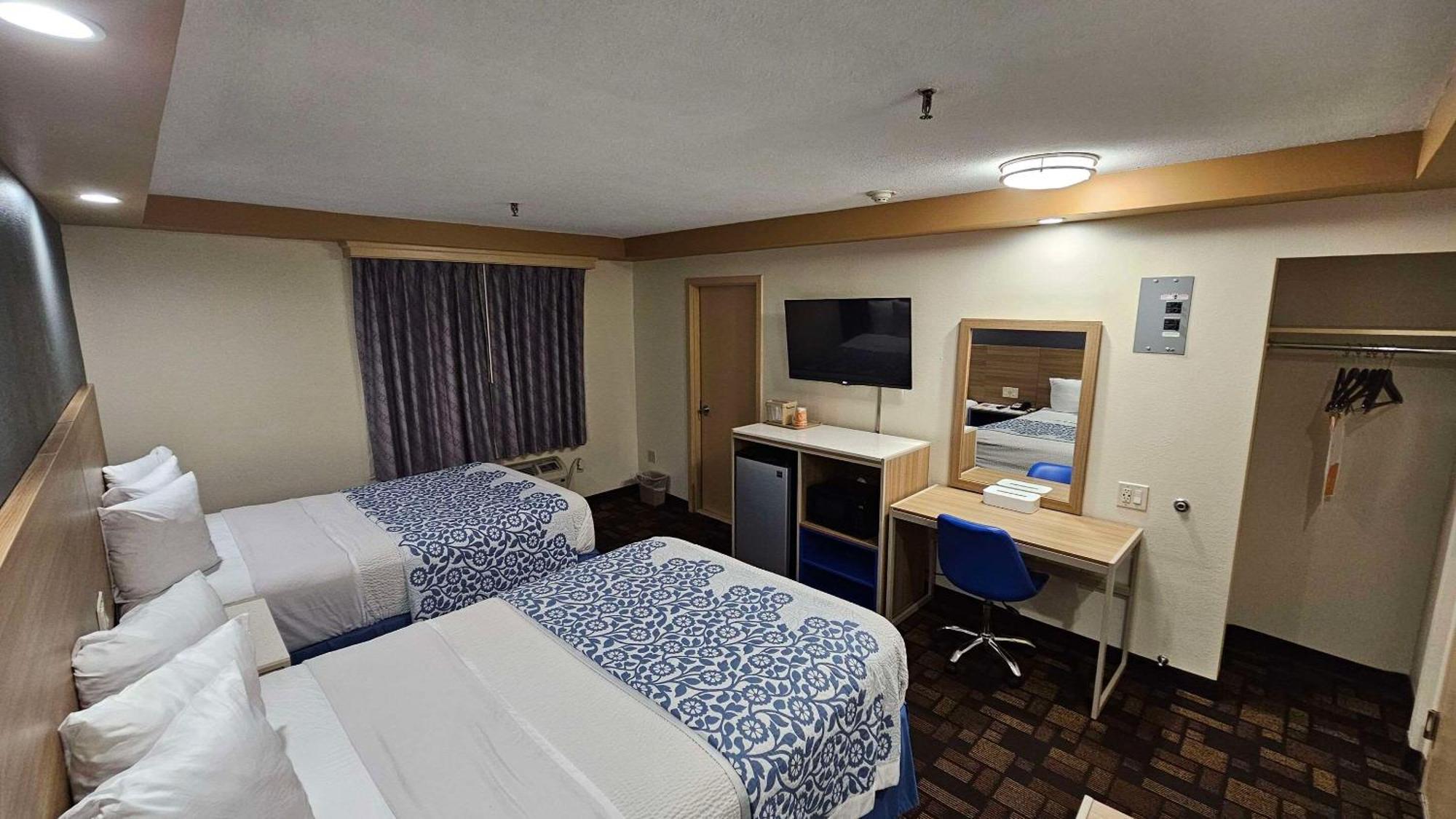 Econo Lodge Woodbridge Iselin Eksteriør bilde