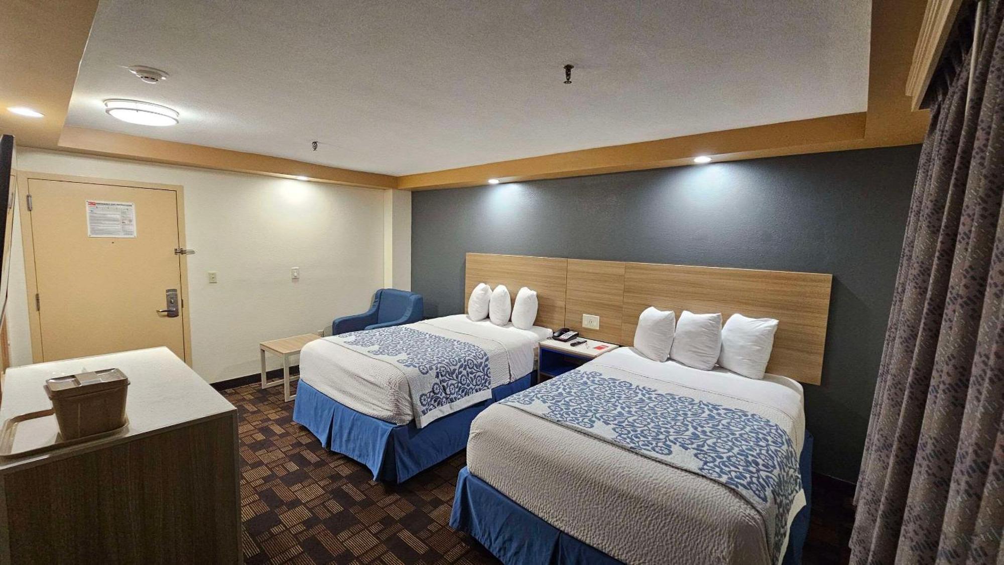 Econo Lodge Woodbridge Iselin Eksteriør bilde
