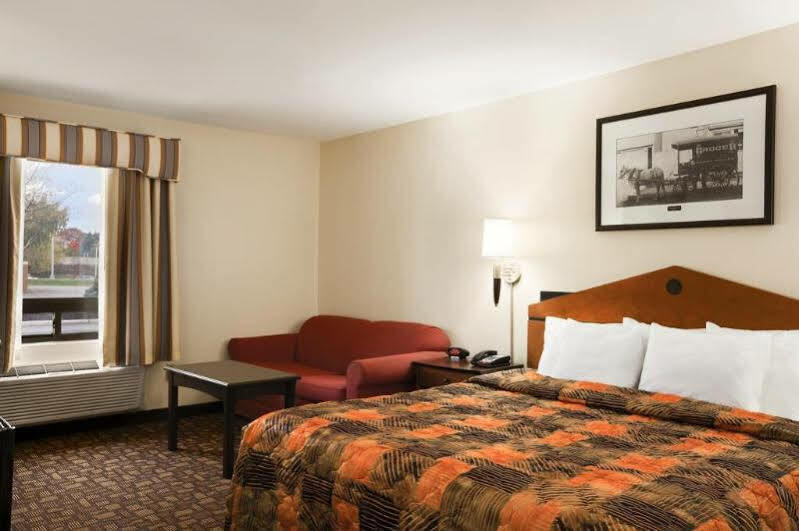 Econo Lodge Woodbridge Iselin Eksteriør bilde