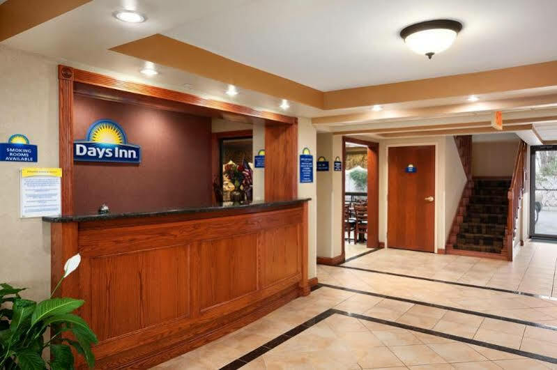 Econo Lodge Woodbridge Iselin Eksteriør bilde
