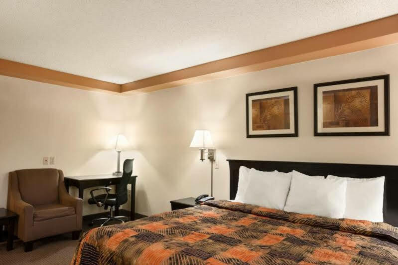 Econo Lodge Woodbridge Iselin Eksteriør bilde